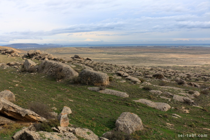 バクー郊外の世界遺産 ゴブスタン遺跡へ アゼルバイジャン旅行記 7 Seiの弾丸 海外一人旅blog