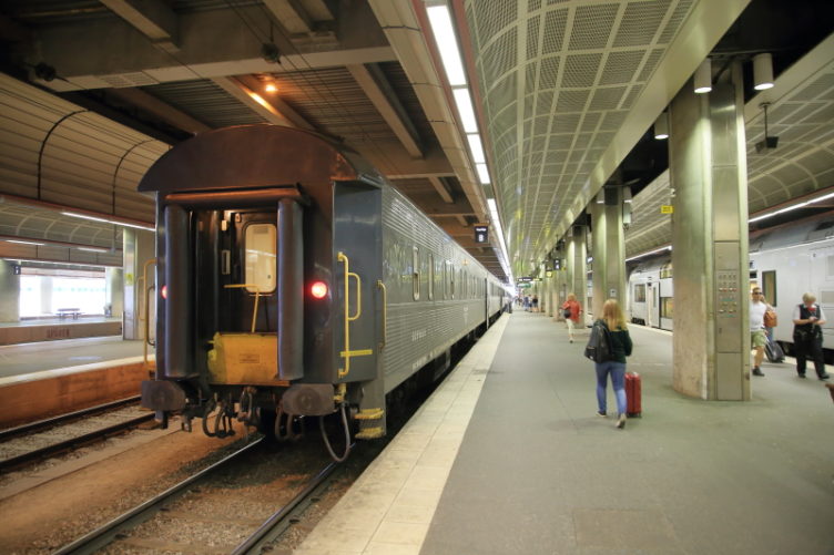 【北欧旅行記 ＃11】ストックホルム・セントラル駅　ナルヴィク行きの列車が入線