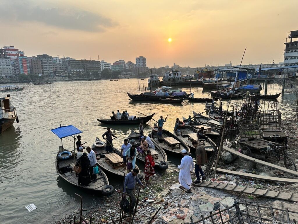 ショドルガットからブリゴンガ川を渡し船で渡ってみた【バングラデシュ旅行記 11】 seiのソロ旅ダイアリー 〜海外一人旅ブログ〜